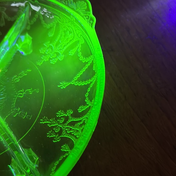 Vintage Anchor Hocking Cameo 3 section green uranium glass trinket/relish dish - Picture 3 of 9